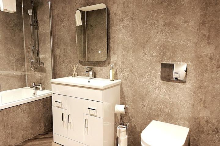 Lovely 3 Bedroom Apartment With Private Garden In Edinburgh City Centre Экстерьер фото